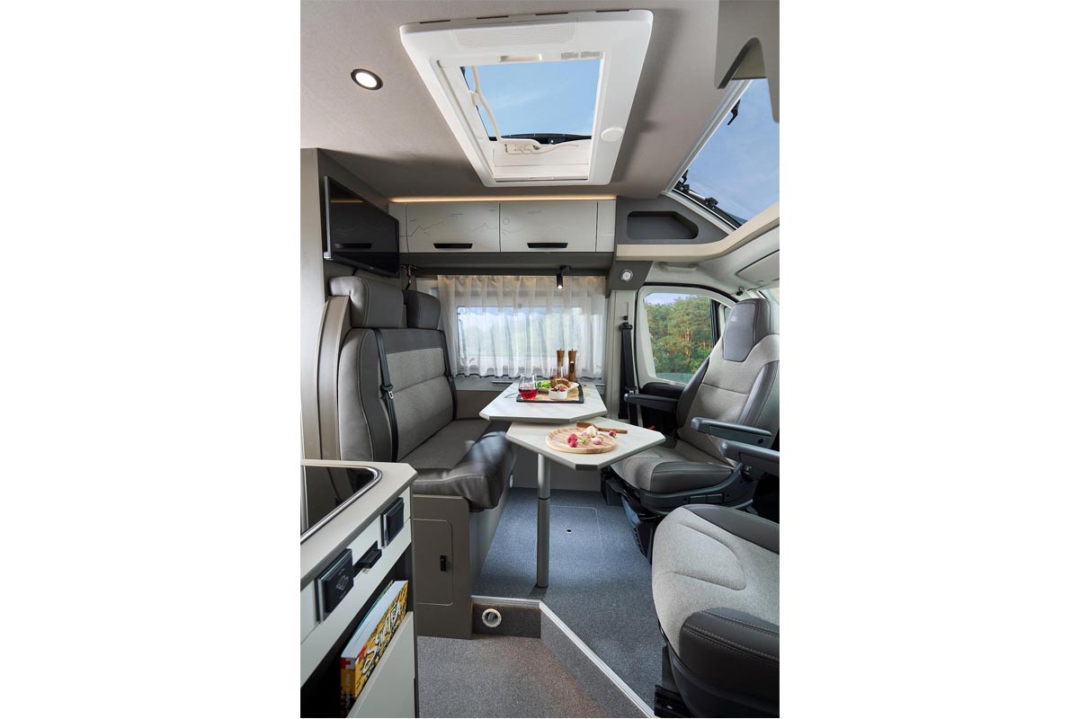 Bravia Swan 599 Van