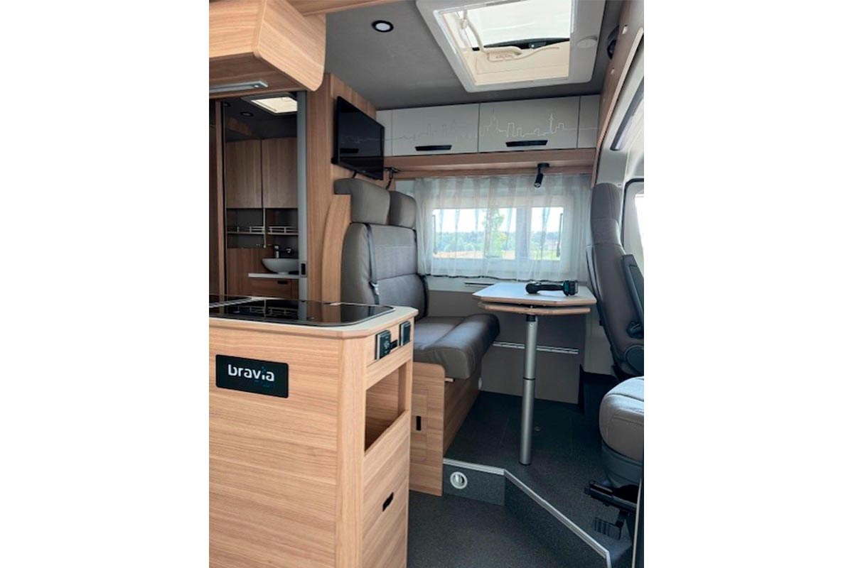 Bravia Swan 599 Van