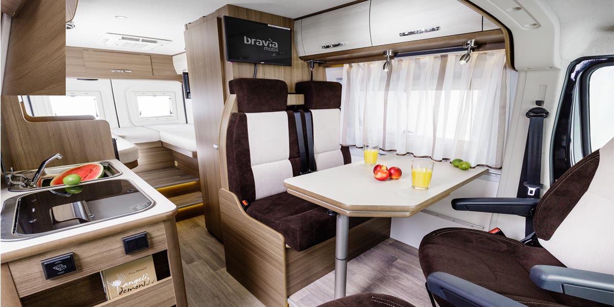 Bravia Swan 699 Van Sitzgruppe und Küche